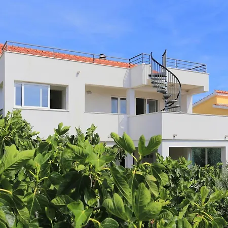 With Parking Space Kanica, - 19716 *