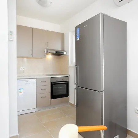 With Parking Space Kanica, - 19716 Apartman