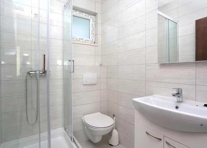 With Parking Space Kanica, - 19716 Appartement